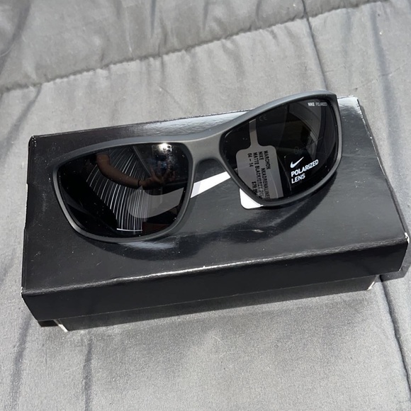 Nike polarized sunglasses - Picture 2 of 2